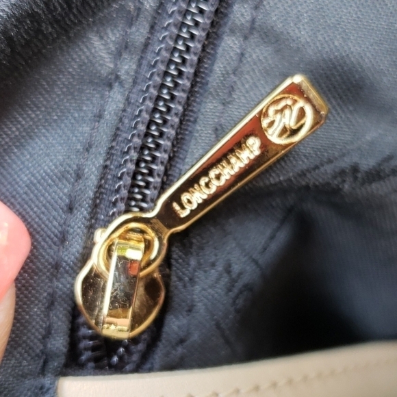 𝅺LONGCHAMP TRAVEL weekender gold/yellow patent leather satchel gold hardware. - Picture 15 of 17